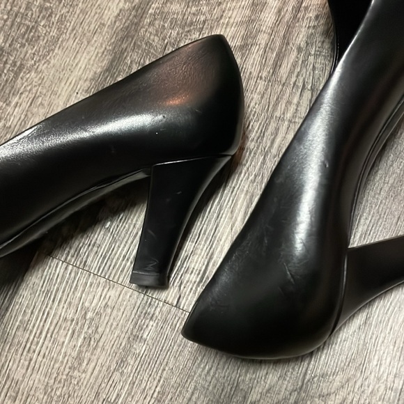 Gucci Women’s Leather Round Toe Black heel Black size 40 1/2 - Picture 14 of 15